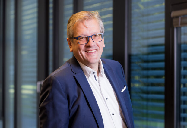 Mag. (FH) Bernhard Lamprecht MRICS Mag. (FH) Bernhard Lamprecht MRICS